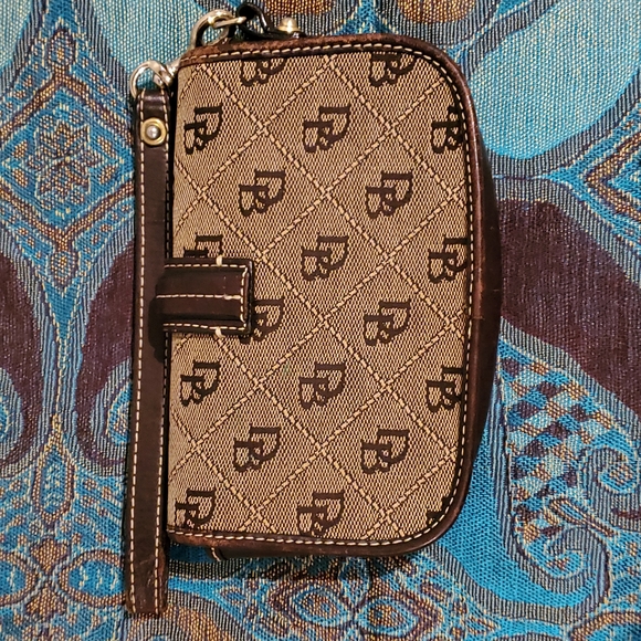 Dooney & Bourke - Picture 2 of 7